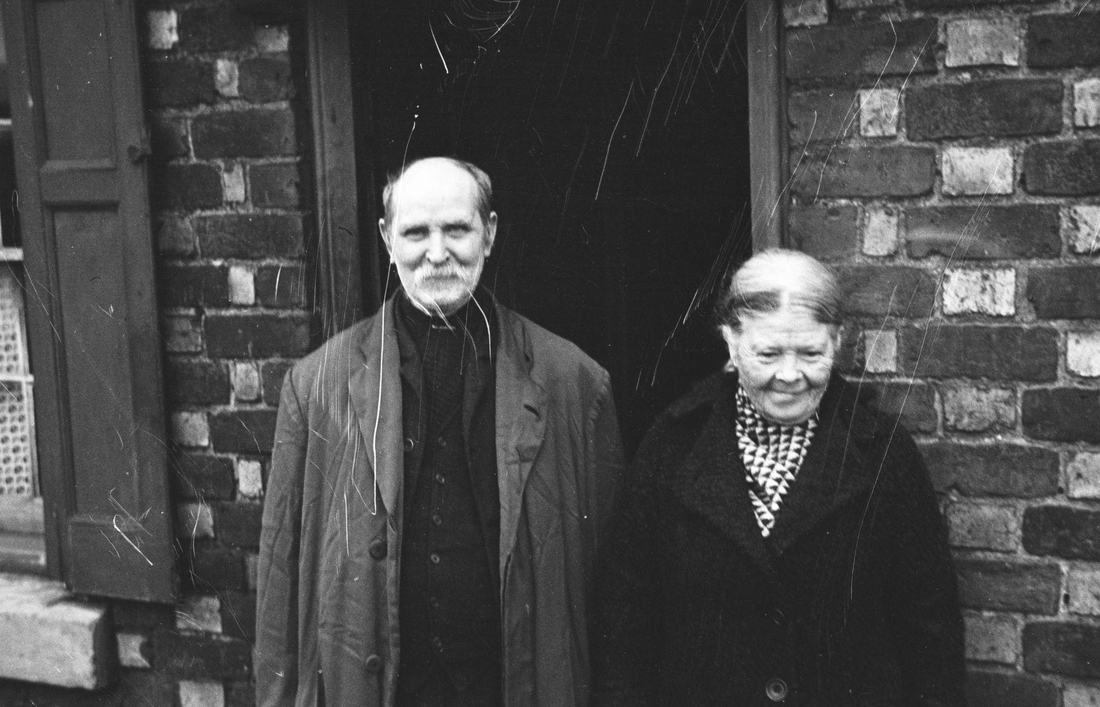 Black-and-white photo of an elderly couple